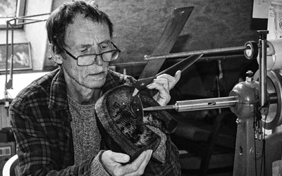 Glass artist Marian Volráb