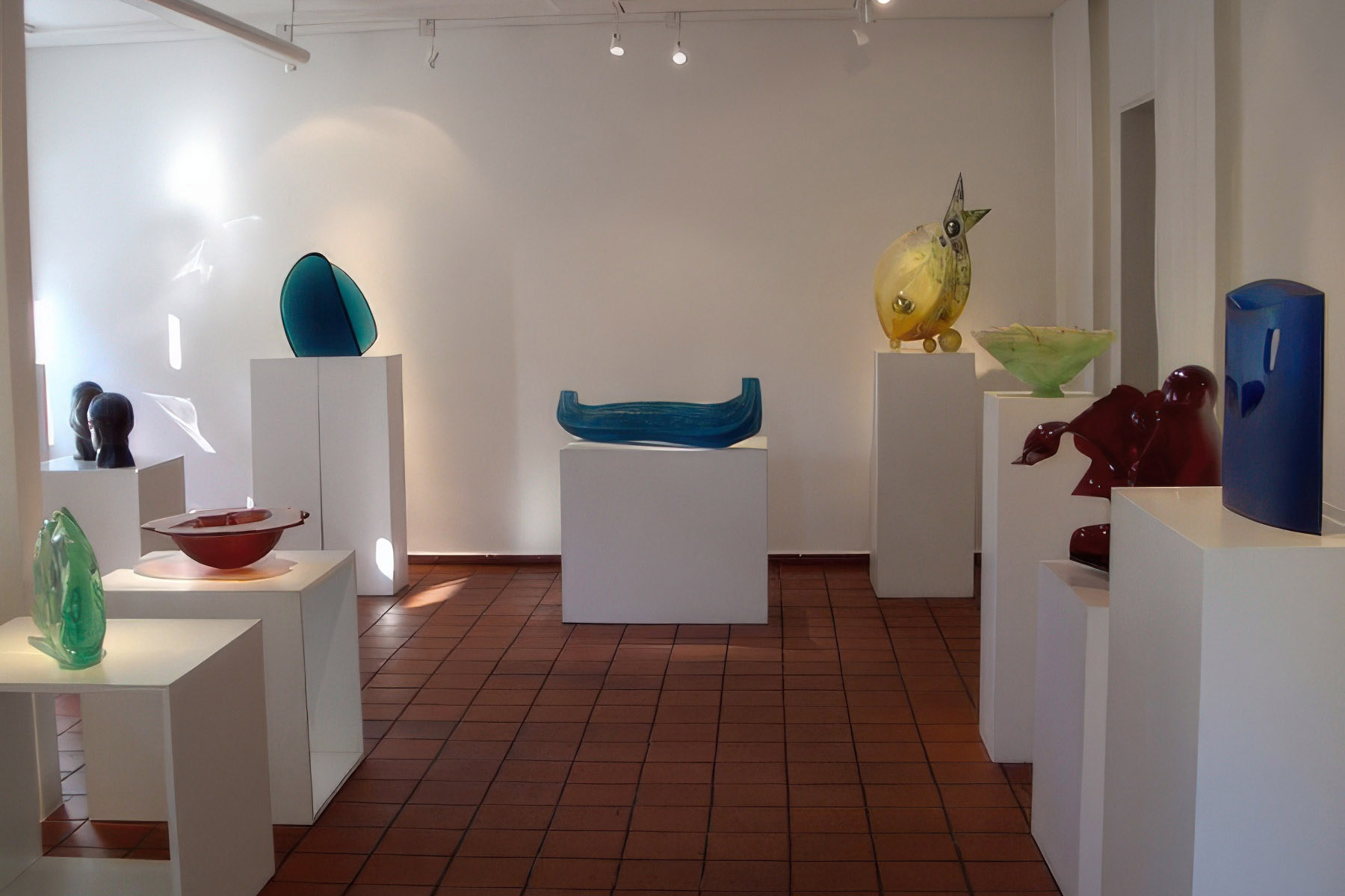 Exhibition_artist_between_180-2005